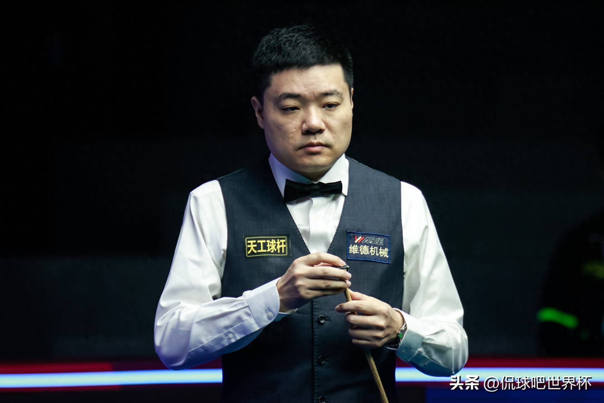 手游推荐-丁俊晖在比赛中受伤退赛，纳达尔主帅表示担忧